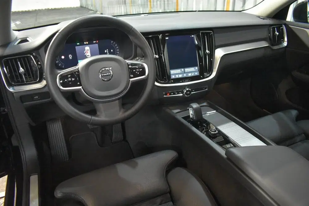 Volvo V60 B4 197PK Plus Dark uit 2024, foto 15