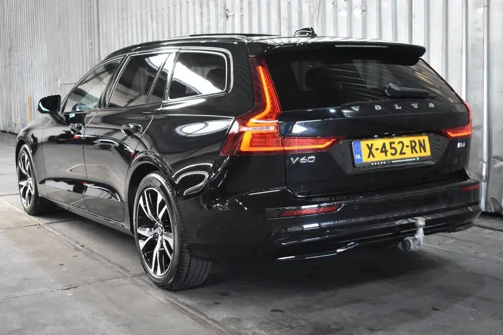 Volvo V60 B4 197PK Plus Dark uit 2024, foto 2
