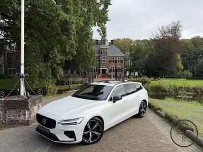 Volvo V60 2.0 T8 Plug-in hybrid AWD Ultimate Dark uit 2022