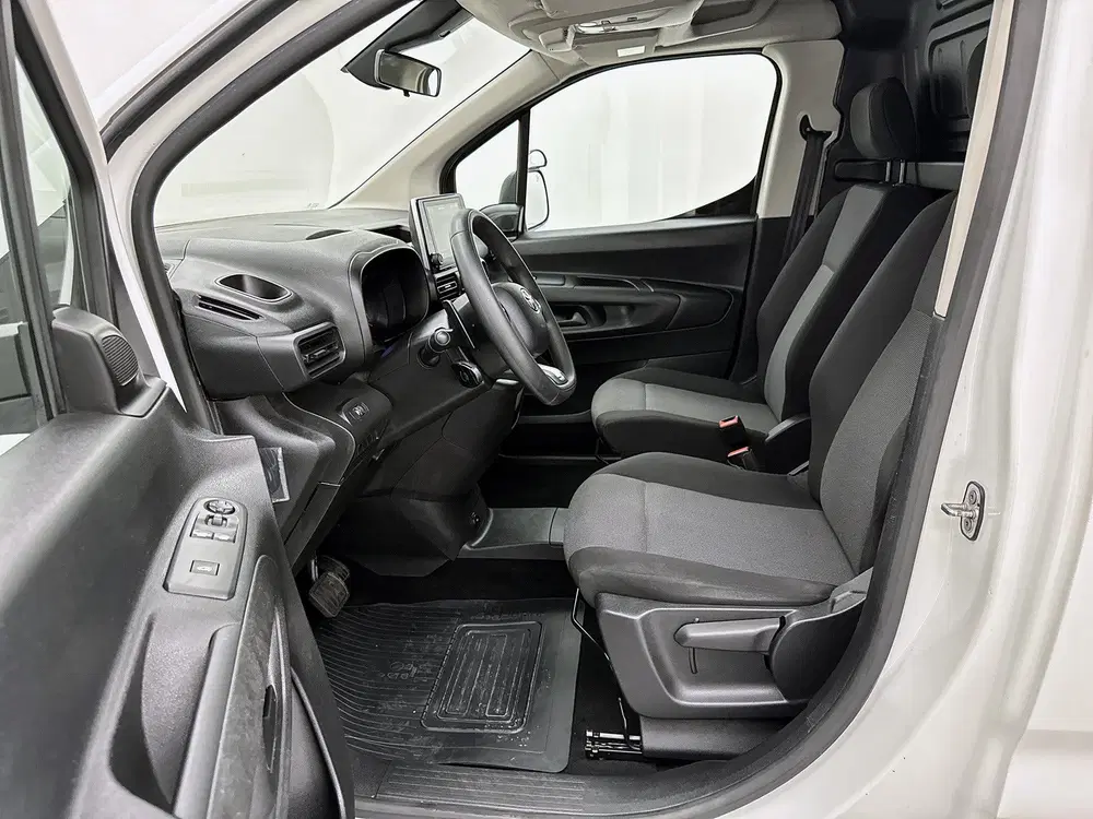 Toyota Proace City 1.5 D-4D Professional Long Automaat Navig uit 2020, foto 15