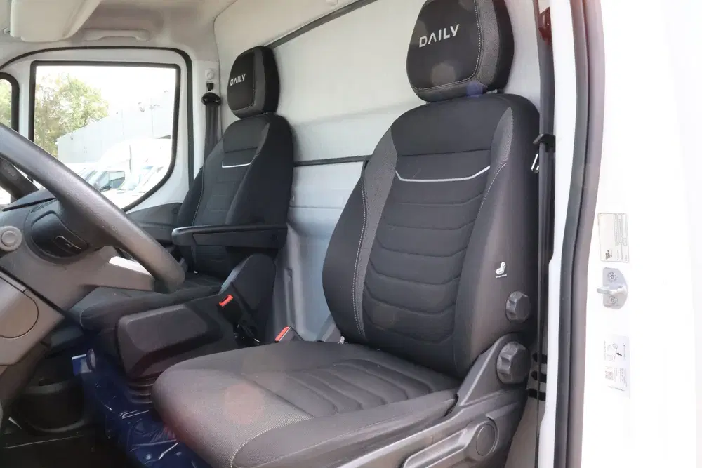 Iveco Daily Automaat Koelwagen Bakwagen met Laadklep uit 2024, foto 2