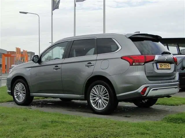 Mitsubishi Outlander 2.4 Phev 4wd Instyle uit 2019, foto 2