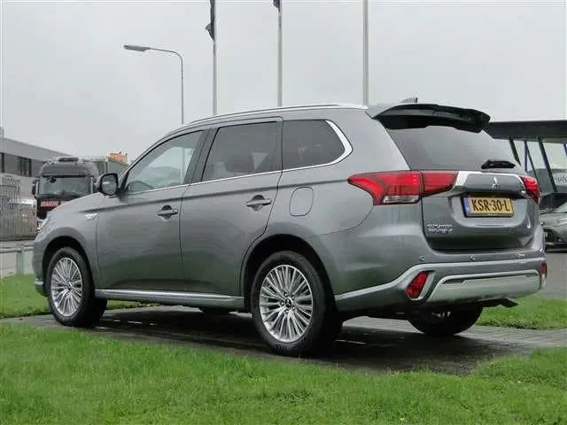 Mitsubishi Outlander 2.4 Phev Instyle uit 2021, foto 2