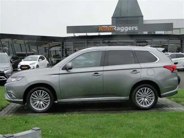 Mitsubishi Outlander 2.4 Phev Instyle uit 2021, foto 6