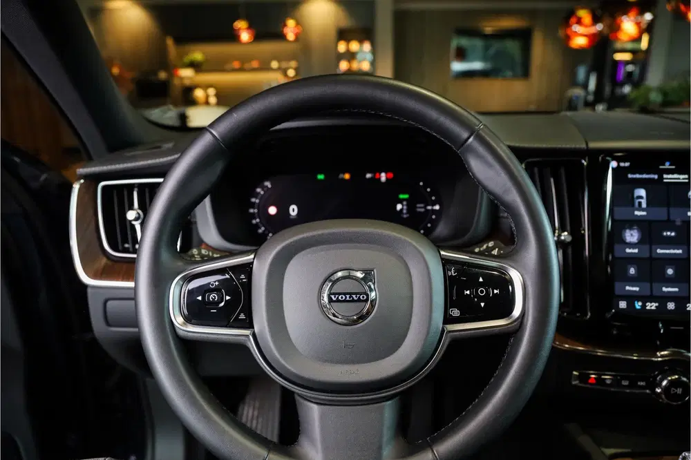 Volvo XC60 2.0 T6 Plug-in hybrid AWD Ultimate Bright uit 2023, foto 15