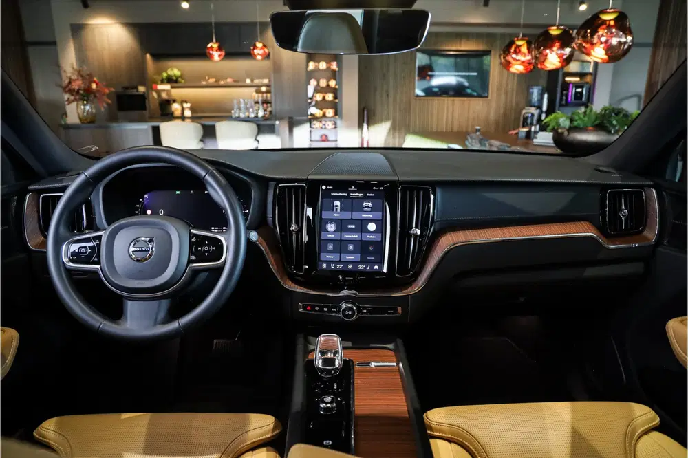 Volvo XC60 2.0 T6 Plug-in hybrid AWD Ultimate Bright uit 2023, foto 4