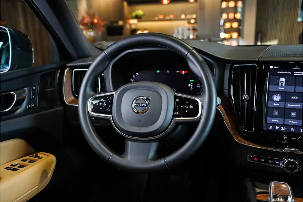 Volvo XC60 2.0 T6 Plug-in hybrid AWD Ultimate Bright uit 2023, foto 5