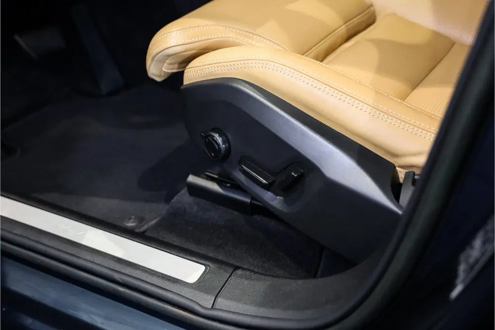 Volvo XC60 2.0 T6 Plug-in hybrid AWD Ultimate Bright uit 2023, foto 9