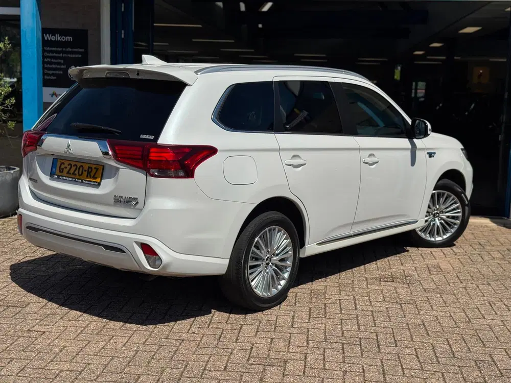 Mitsubishi Outlander 2.4 PHEV Pure+ 2019 AUT NAVI LM NAP uit 2019, foto 6