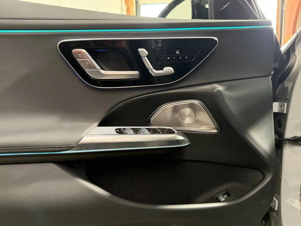Mercedes-Benz E-Klasse 300 e AMG Line uit 2025, foto 13