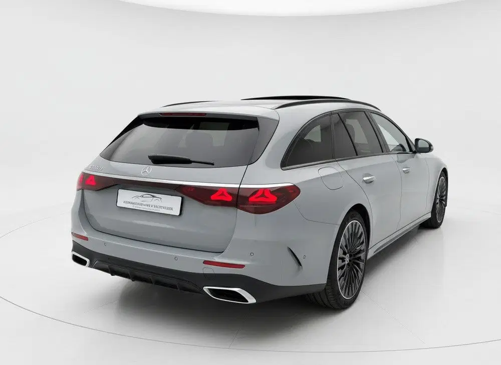 Mercedes-Benz E-Klasse 300 e AMG Line uit 2025, foto 2