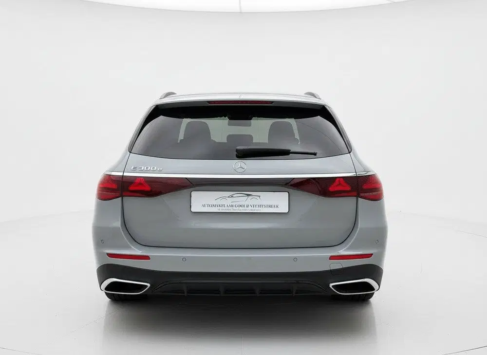 Mercedes-Benz E-Klasse 300 e AMG Line uit 2025, foto 4
