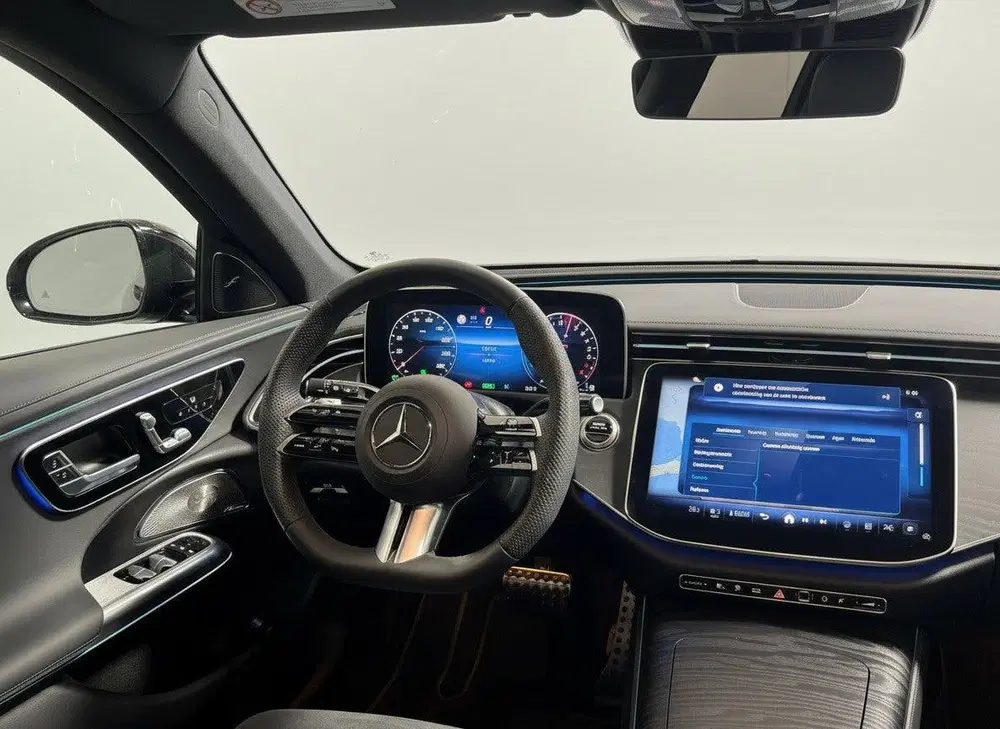 Mercedes-Benz E-Klasse 300 e AMG Line uit 2025, foto 6