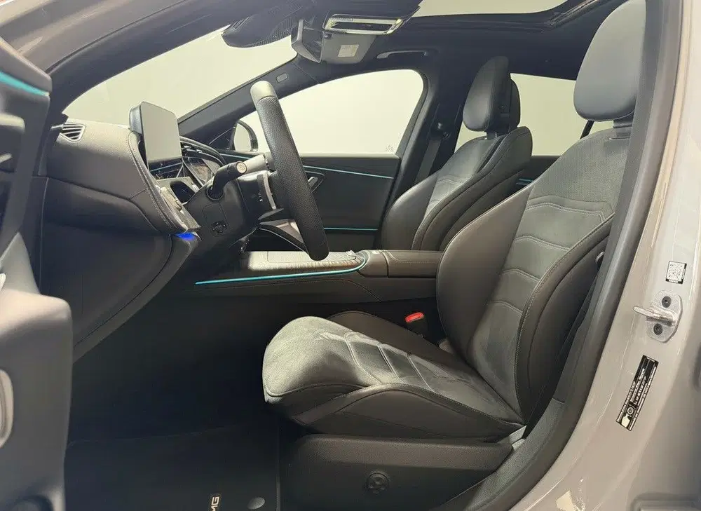 Mercedes-Benz E-Klasse 300 e AMG Line uit 2025, foto 7