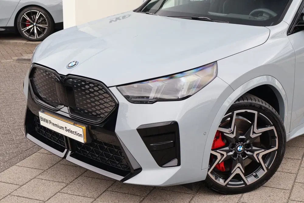 BMW iX2 eDrive20 M Sport uit 2025, foto 2
