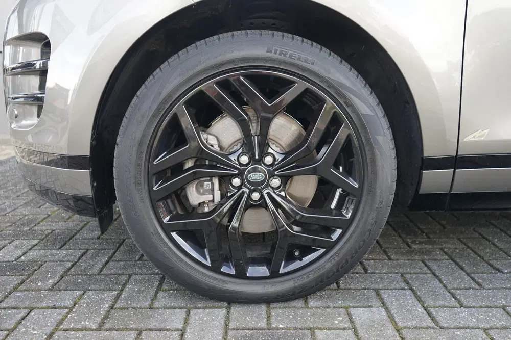 Land Rover Range Rover Evoque P300e AWD R-Dynamic SE uit 2023, foto 9
