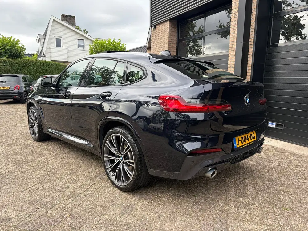 BMW X4 XDrive20i M-Pakket High Executive Edition uit 2020, foto 3