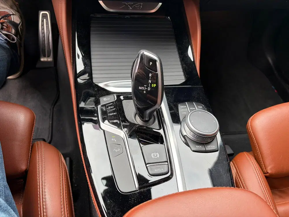 BMW X4 XDrive20i M-Pakket High Executive Edition uit 2020, foto 9