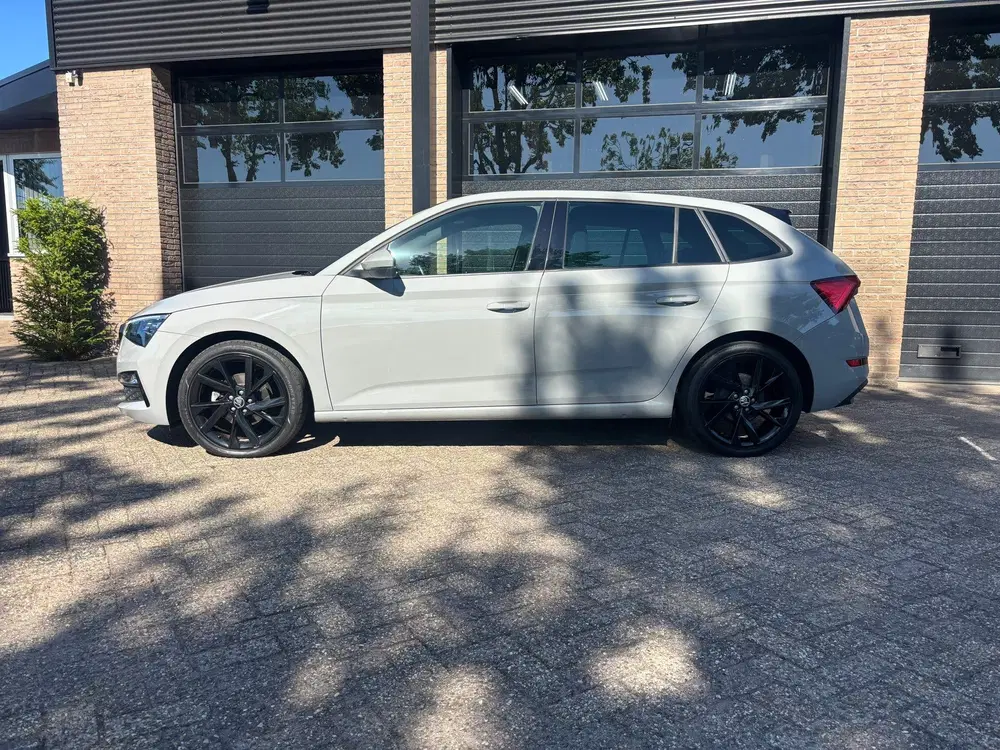 Skoda Scala 1.0 TSI Sport Business Black pack Pano Dig uit 2020, foto 2