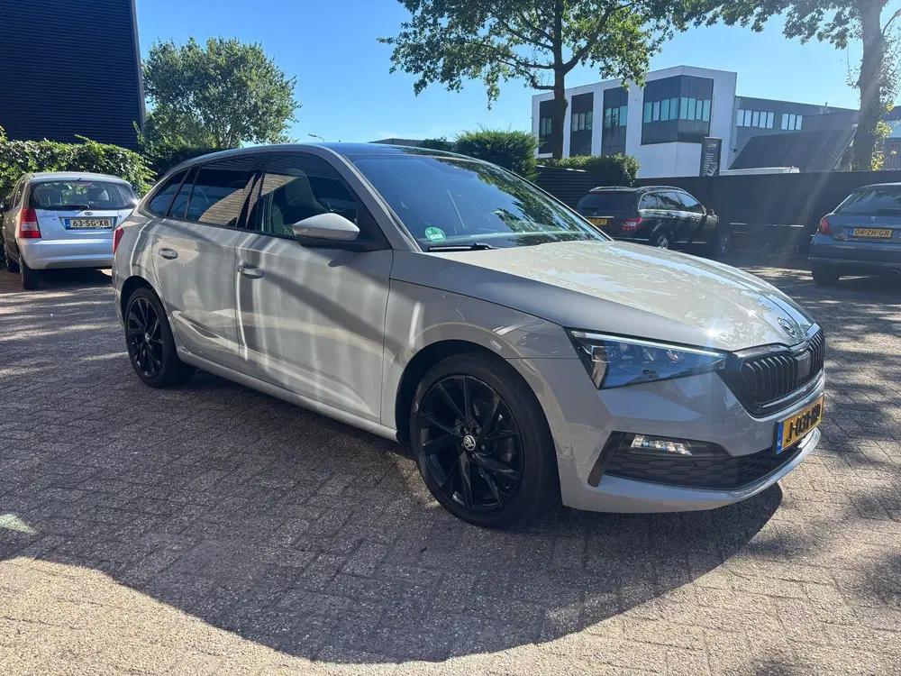 Skoda Scala 1.0 TSI Sport Business Black pack Pano Dig uit 2020, foto 4