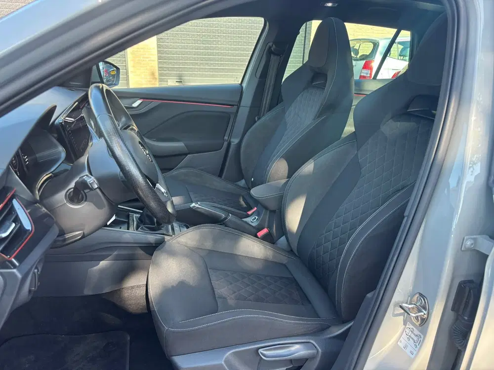Skoda Scala 1.0 TSI Sport Business Black pack Pano Dig uit 2020, foto 6