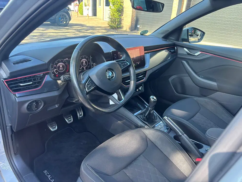 Skoda Scala 1.0 TSI Sport Business Black pack Pano Dig uit 2020, foto 7