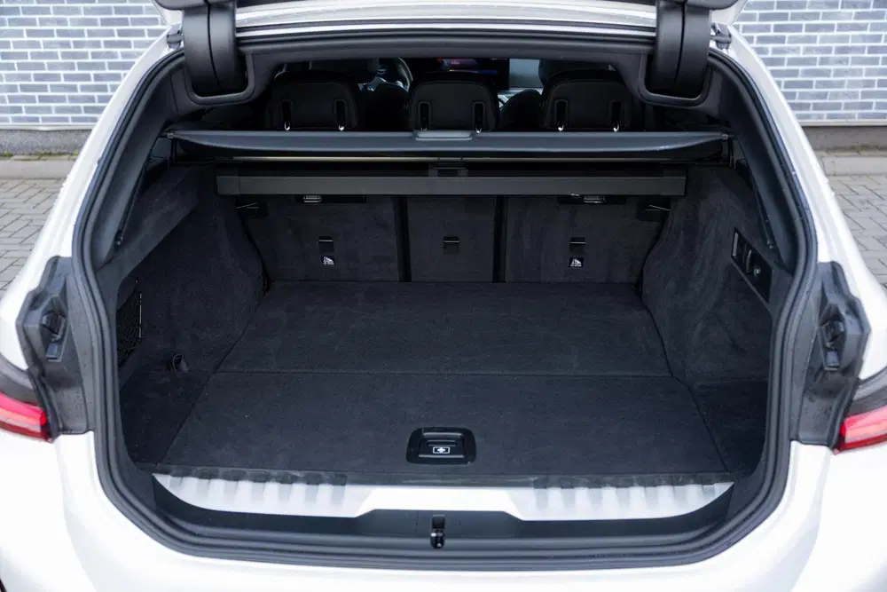 BMW 3-serie 320e uit 2022, foto 12