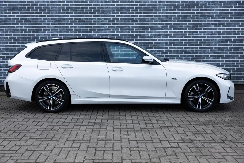 BMW 3-serie 320e uit 2022, foto 15