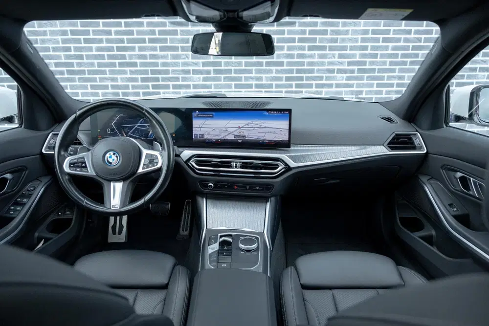 BMW 3-serie 320e uit 2022, foto 2