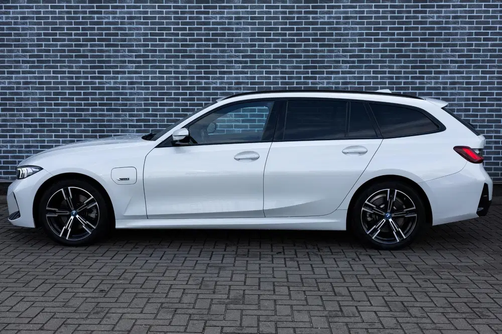 BMW 3-serie 320e uit 2022, foto 3