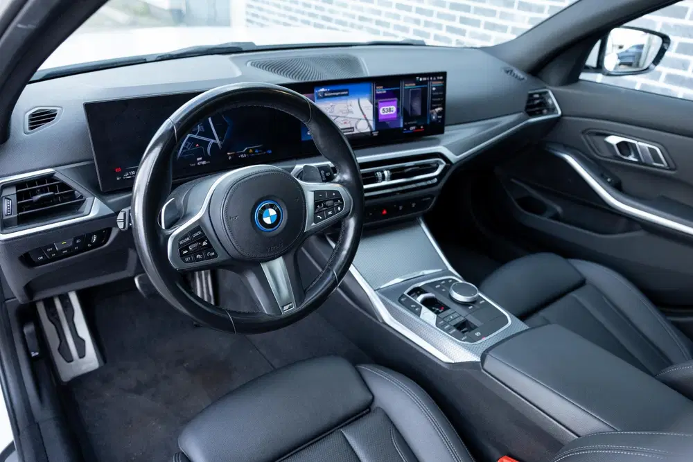 BMW 3-serie 320e uit 2022, foto 8