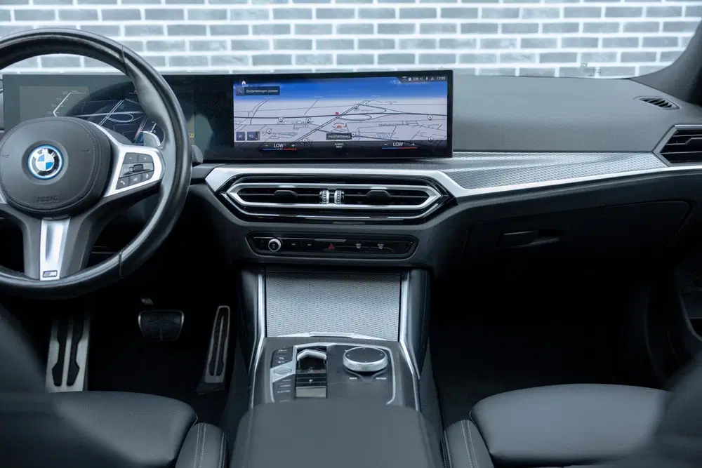 BMW 3-serie 320e uit 2022, foto 9