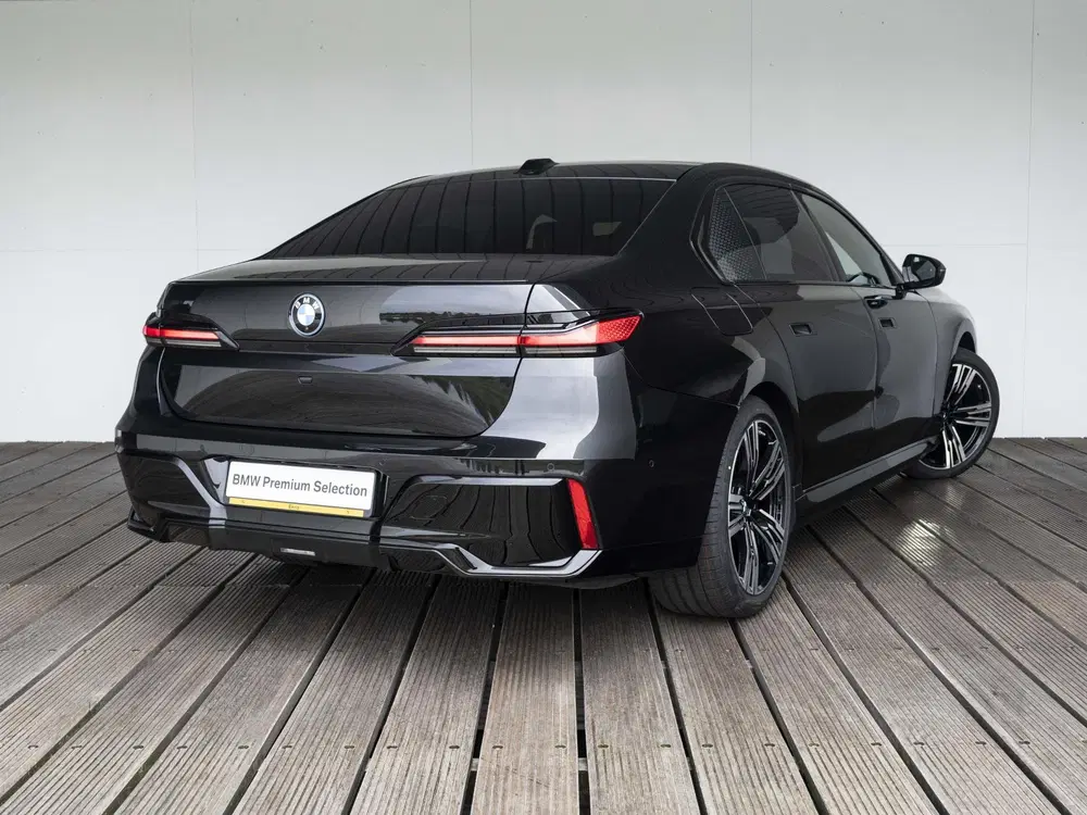BMW i7 xDrive60 SoH 100% uit 2024, foto 2