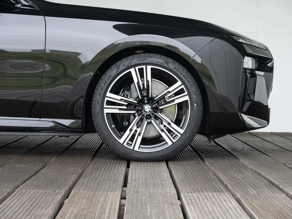 BMW i7 xDrive60 SoH 100% uit 2024, foto 9