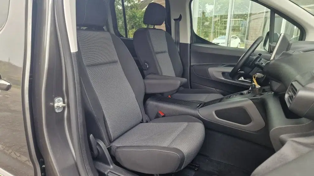Toyota Proace City 1.2 Turbo Dynamic Automaat 5 Pers uit 2021, foto 4