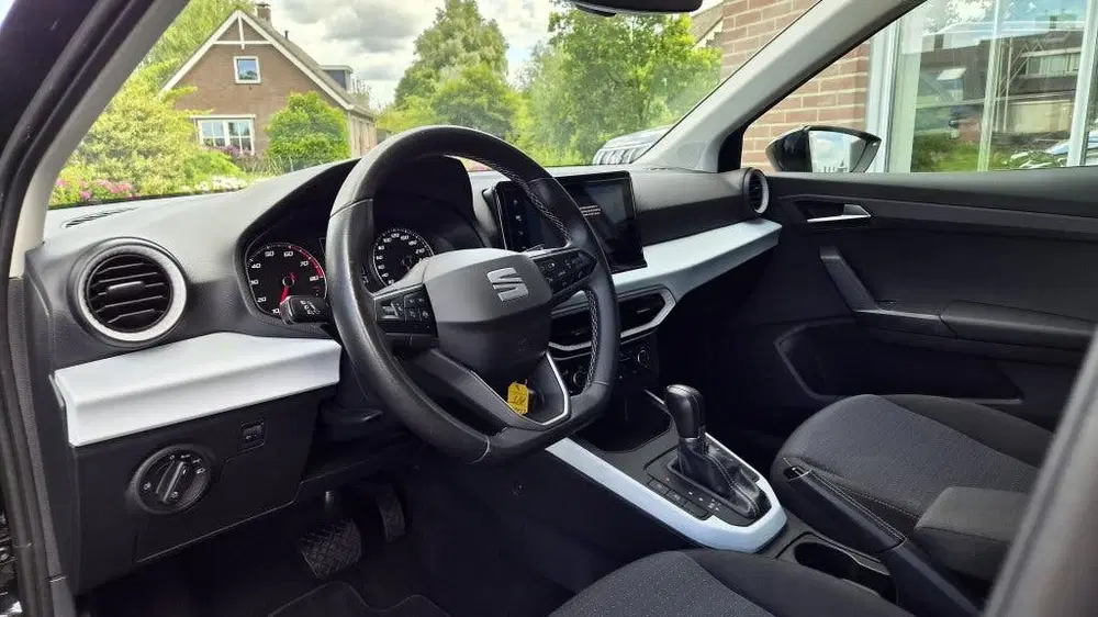 SEAT Arona 1.0 TSI Style Business Intense uit 2022, foto 9