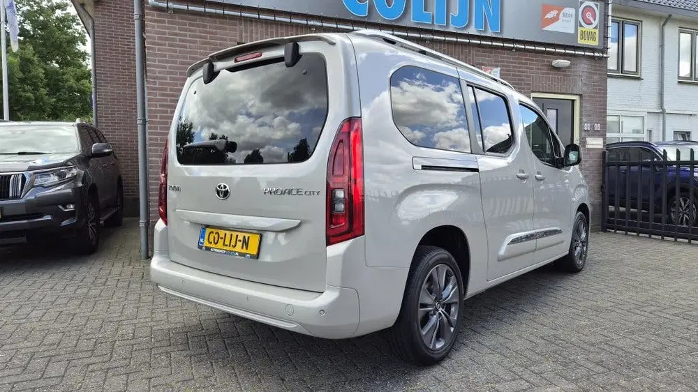 Toyota Proace City 1.2 Turbo Dynamic L2 Long uit 2021, foto 2