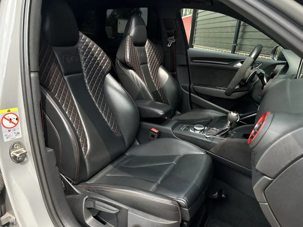 Audi RS3 2.5 TFSI Quattro Panoramadak uit 2019, foto 4