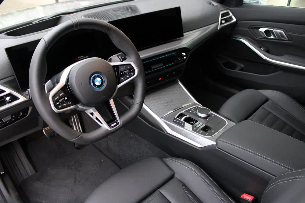 BMW 3-serie 330e M Sport Automaat uit 2026, foto 2