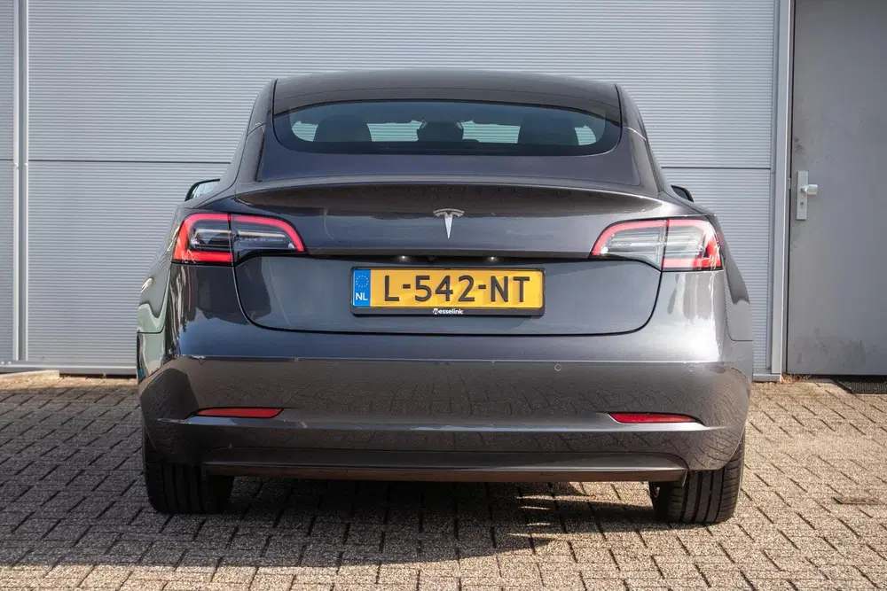 Tesla Model 3 Standard RWD Plus 60 kWh uit 2021, foto 11