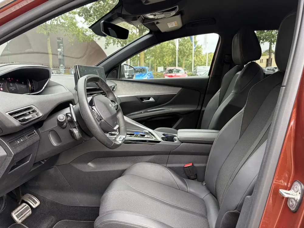 Peugeot 5008 GT HYBRID 7 PER. uit 2024, foto 14