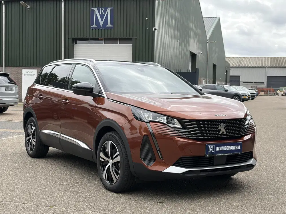 Peugeot 5008 GT HYBRID 7 PER. uit 2024, foto 3