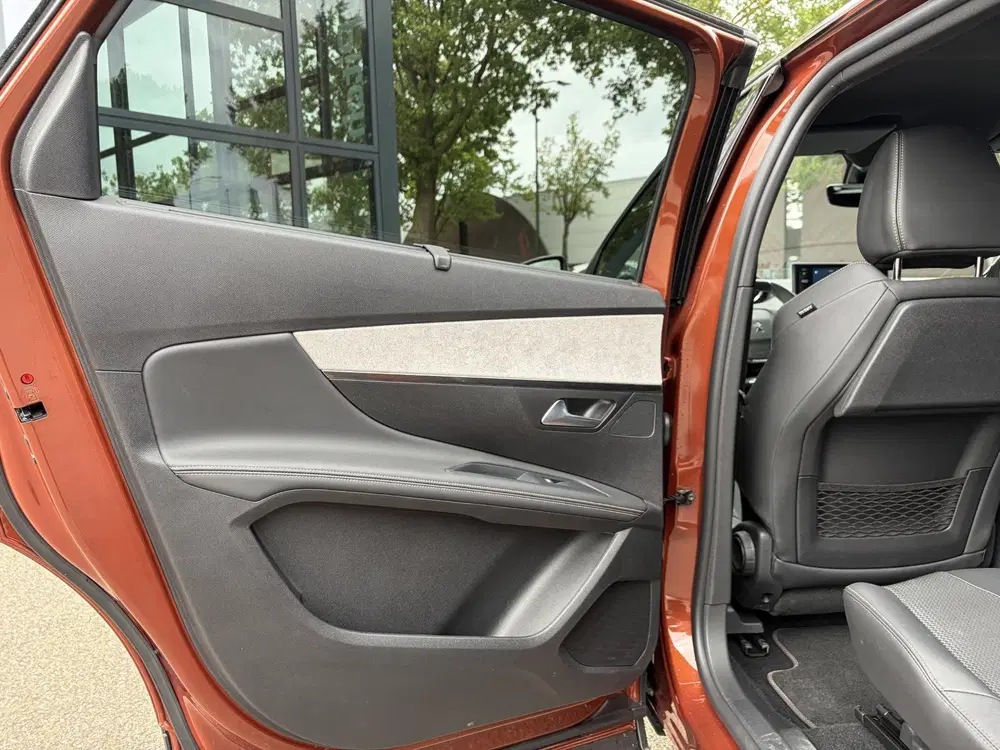 Peugeot 5008 GT HYBRID 7 PER. uit 2024, foto 9