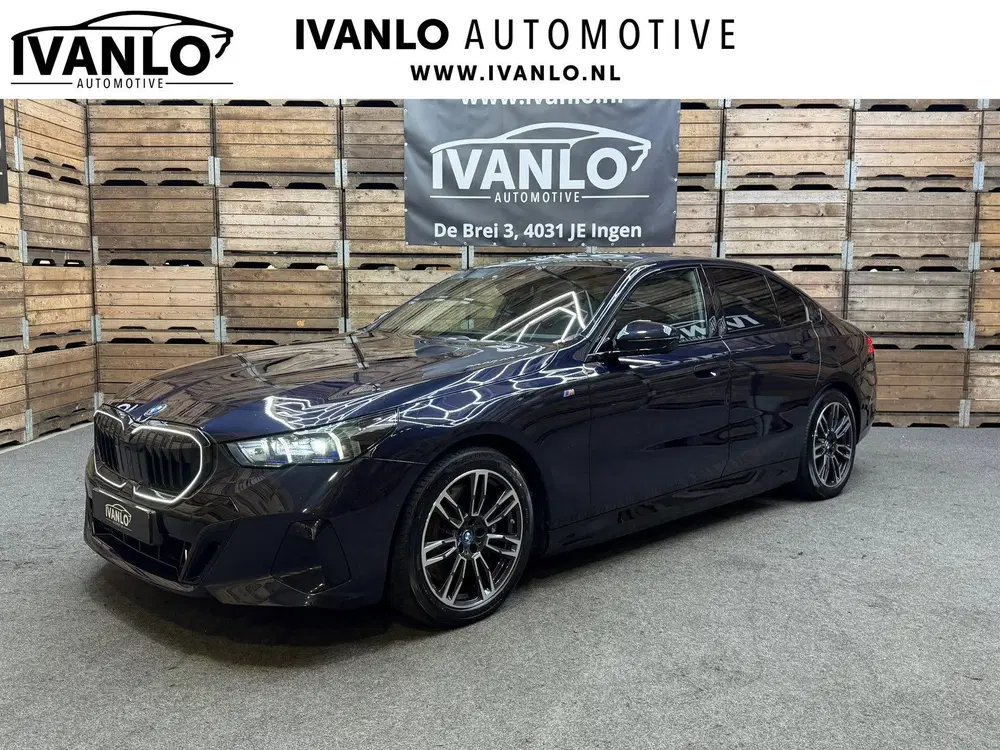 BMW i5 EDrive40 84 kWh Pro B&W M-Sport Pano iconi uit 2024