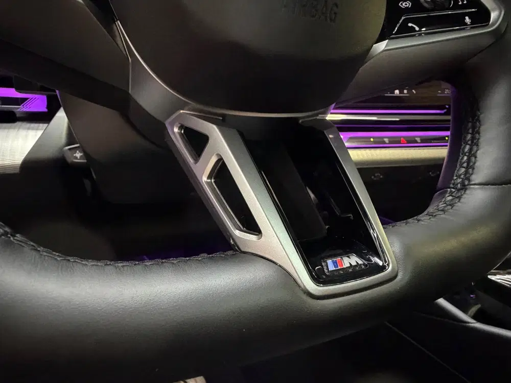 BMW i5 EDrive40 84 kWh Pro B&W M-Sport Pano iconi uit 2024, foto 11
