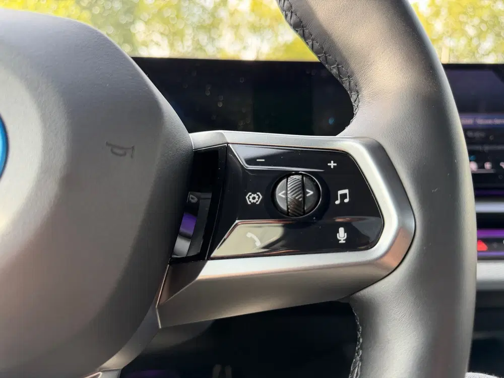BMW i5 EDrive40 84 kWh Pro B&W M-Sport Pano iconi uit 2024, foto 13