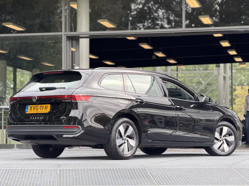 Volkswagen Passat 1.5 eTSI Automaat 150PK uit 2025, foto 2