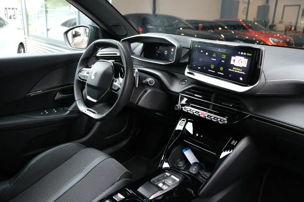 Peugeot 2008 1.2 PureTech 130 GT uit 2023, foto 10