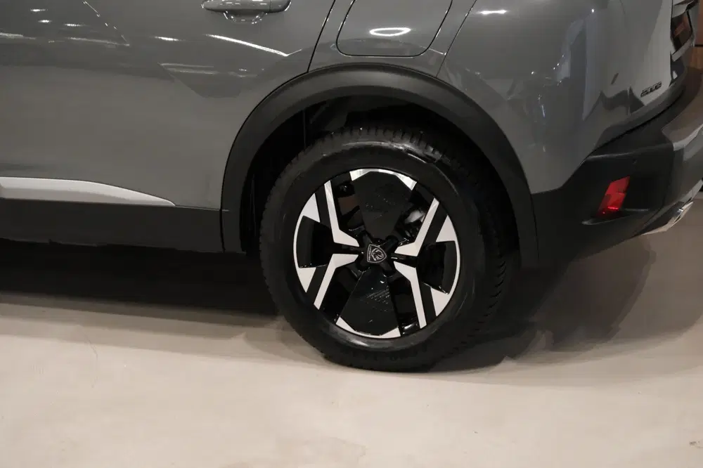 Peugeot 2008 1.2 PureTech 130 GT uit 2023, foto 15