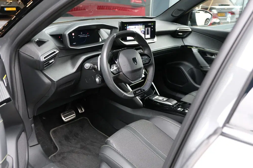 Peugeot 2008 1.2 PureTech 130 GT uit 2023, foto 2